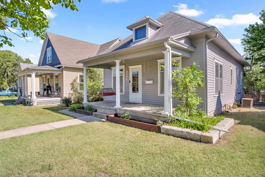 221 E 10th, Newton, KS 67114 - #3