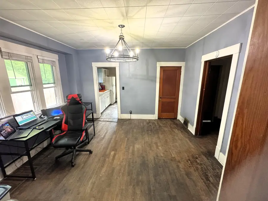 813 W Elm St, Salina, KS 67401 - #3