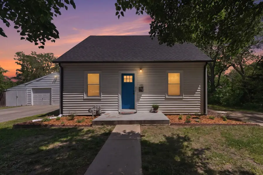 310 N Park Ave, Valley Center, KS 67147 - #2