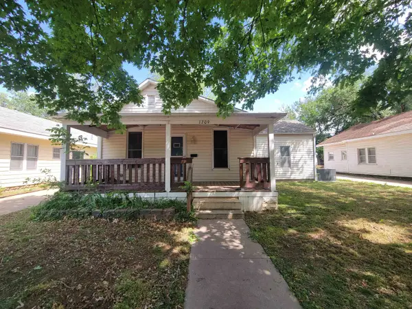 1209 N C, Wellington, KS 67152