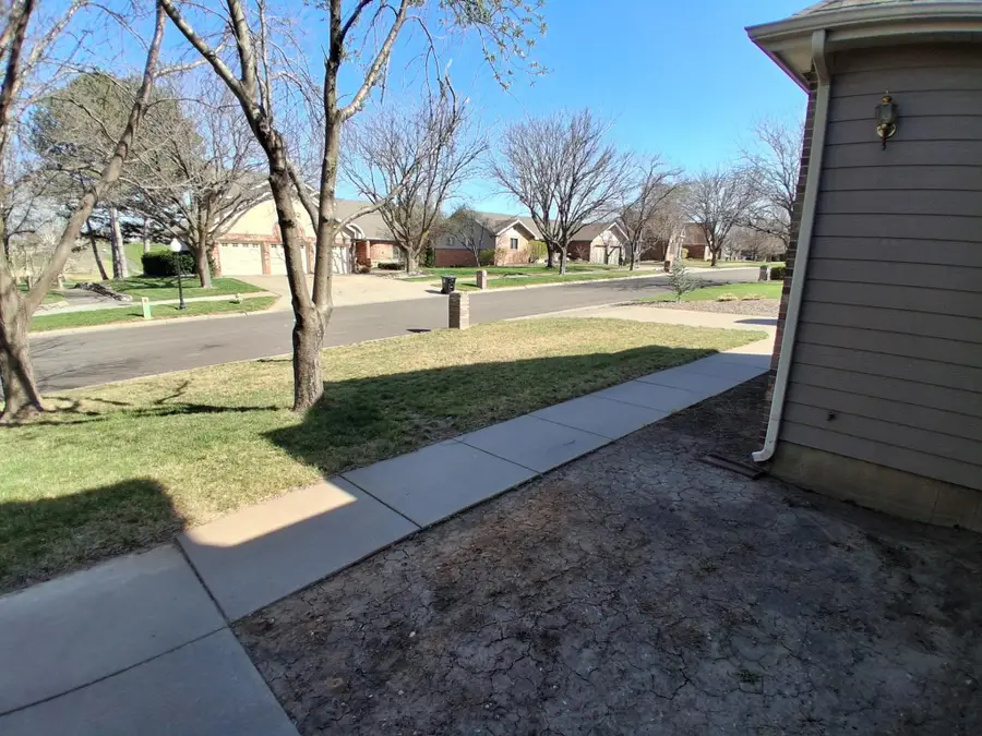 1250 Columbine Cr, Salina, KS 67401 - #3
