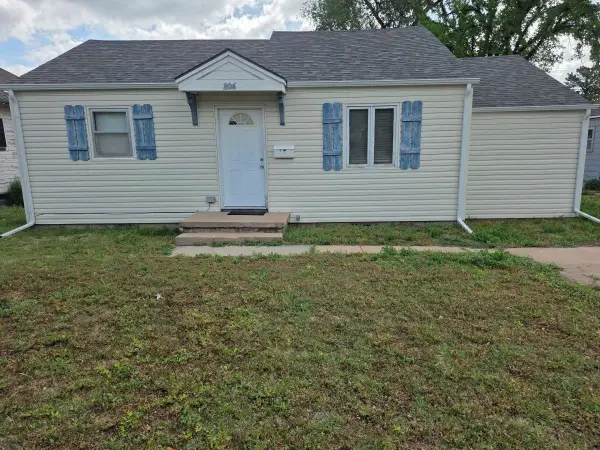 806 S Taylor St, Pratt, KS 67124-2451