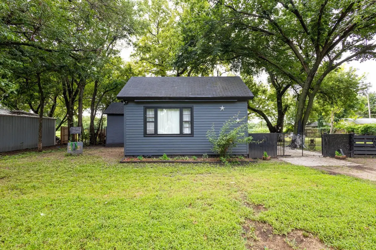 912 W Lincoln Ave, Wellington, KS 67152-3335 - #1