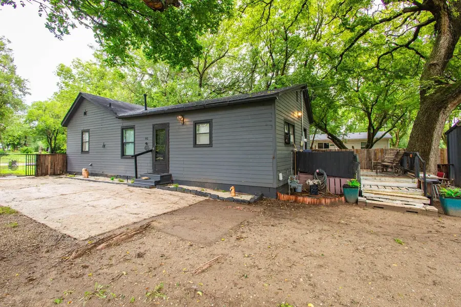 912 W Lincoln Ave, Wellington, KS 67152-3335 - #3