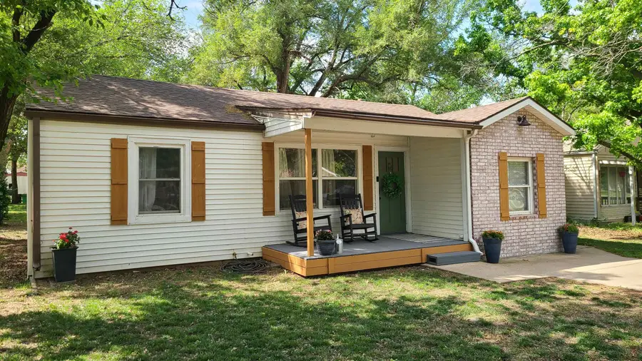 1106 E 7th, Wellington, KS 67152 - #3
