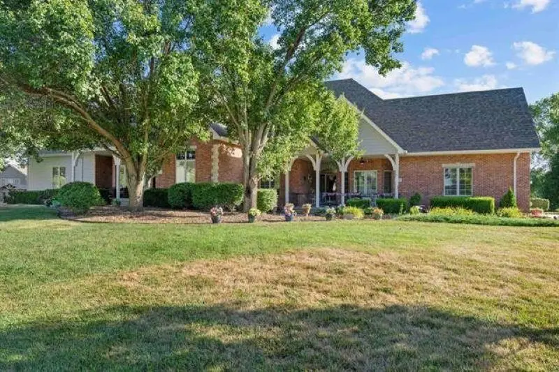 2475 Dundee Ln, Salina, KS 67401 - #1