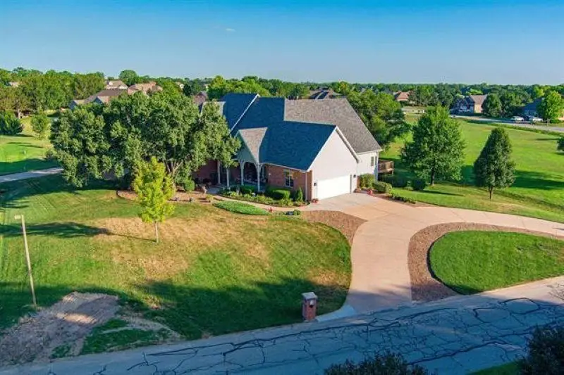 2475 Dundee Ln, Salina, KS 67401 - #2