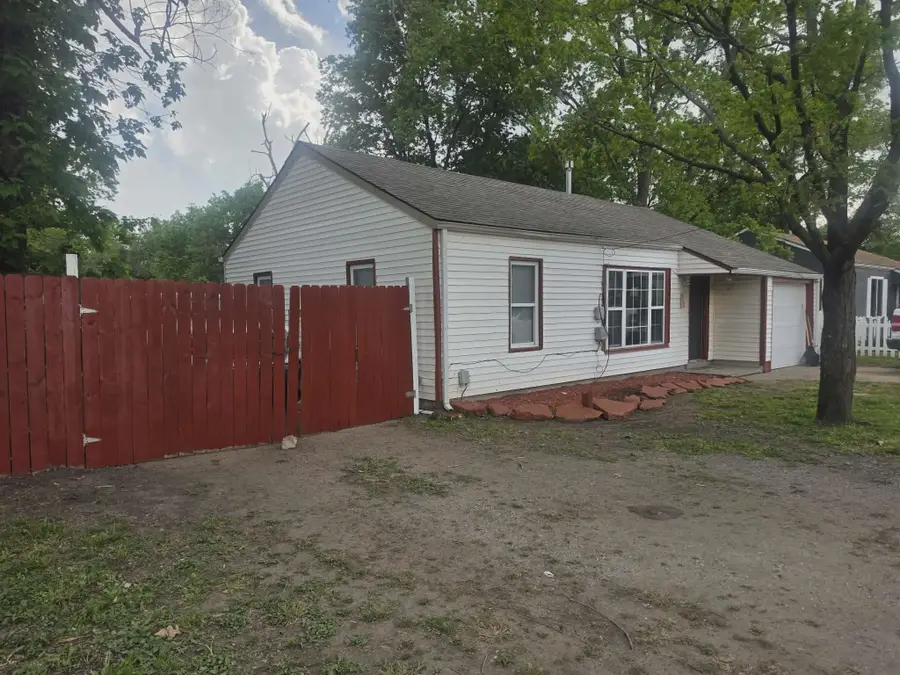 813 W 33rd St N, Wichita, KS 67204 - #3