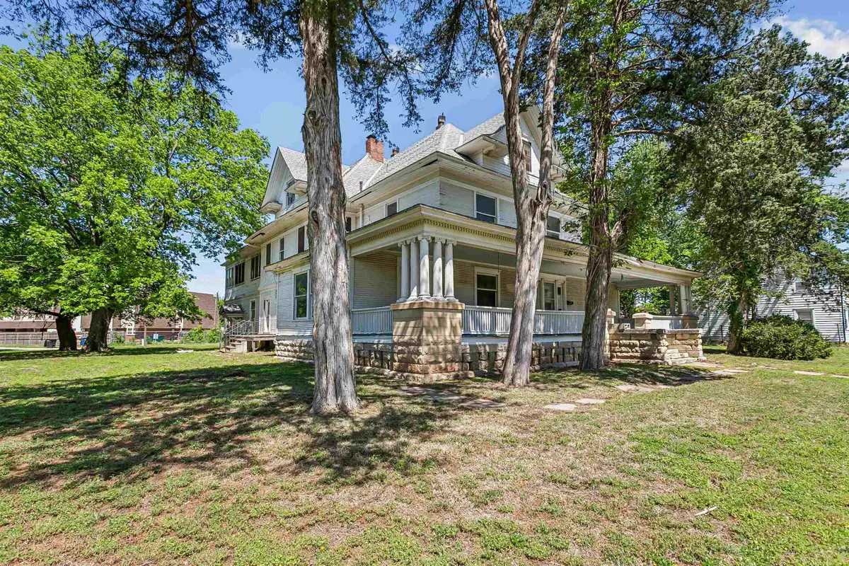 619 N Santa Fe, Augusta, KS 67010-0000 - #1