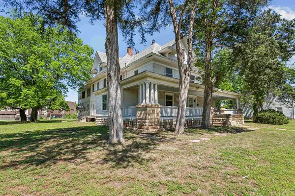 619 N Santa Fe, Augusta, KS 67010-0000