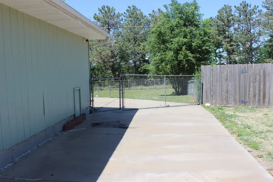 738 Greenbriar Circle, Salina, KS 67401 - #3