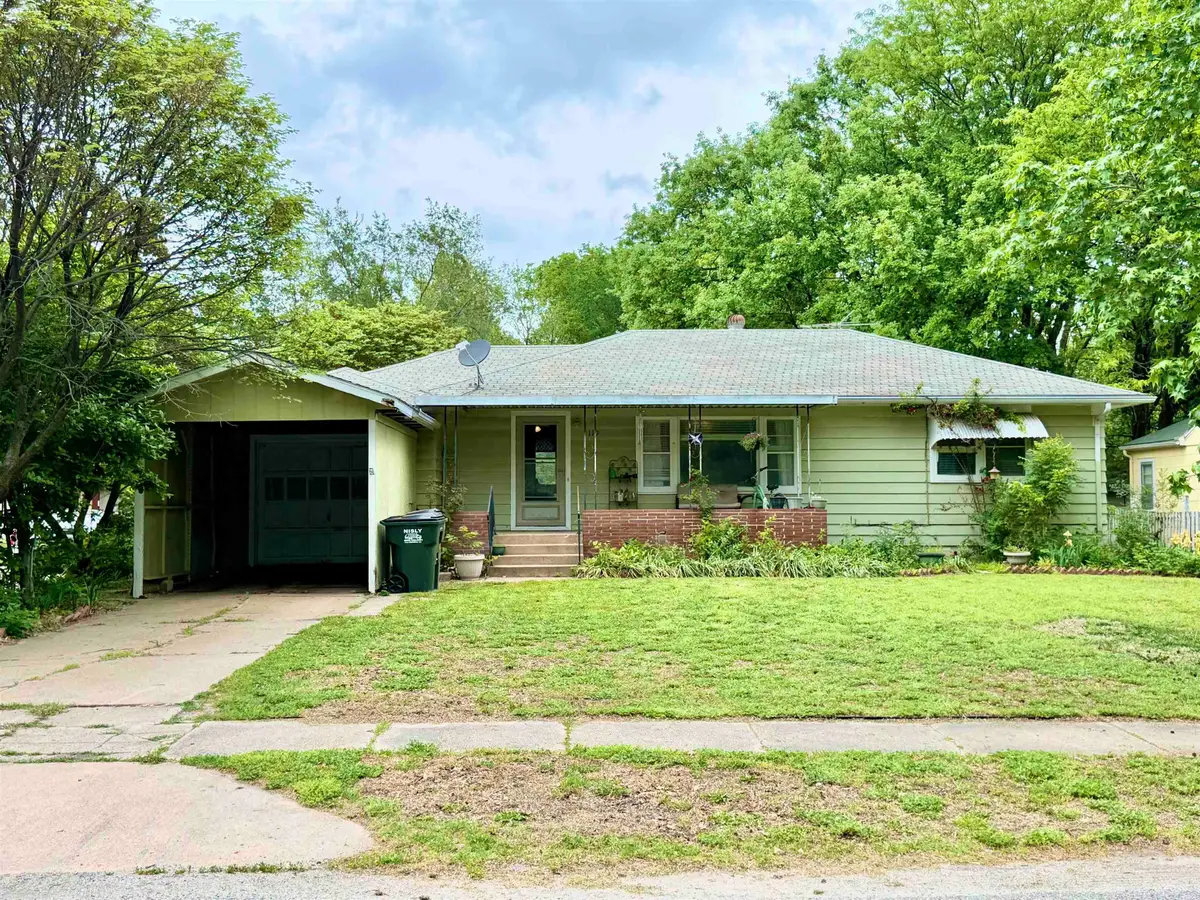 110 W 23rd St, North Newton, KS 67117-8047 - #1