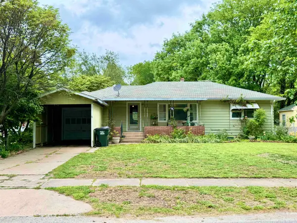 110 W 23rd St, North Newton, KS 67117-8047