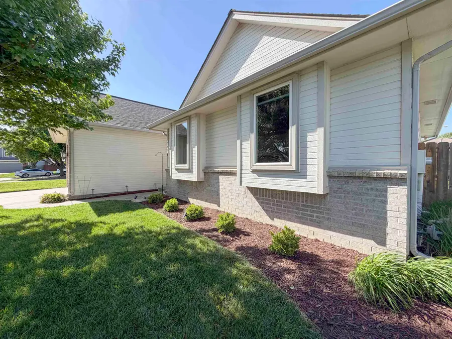 4429 N Westlake Ct., Bel Aire, KS 67220 - #2