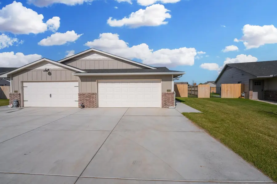 2889 S Cedar Crest Ct, Wichita, KS 67215 - #2