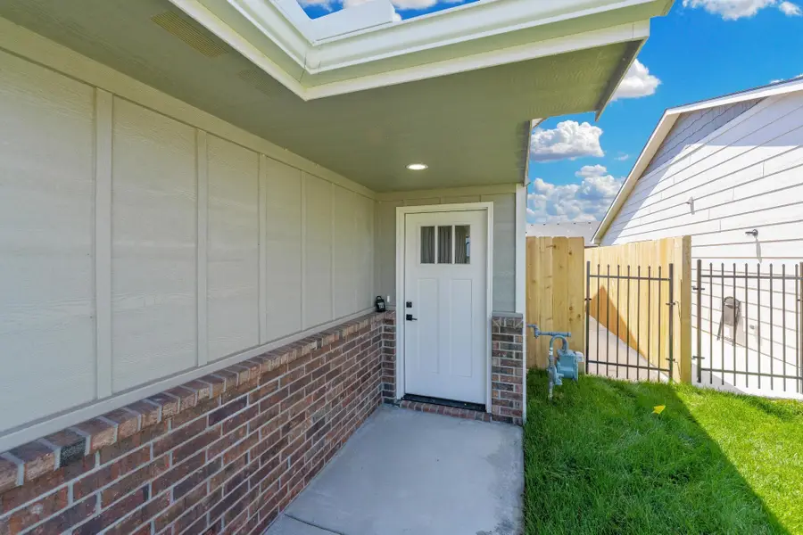 2877 S Cedar Crest Ct, Wichita, KS 67215 - #2