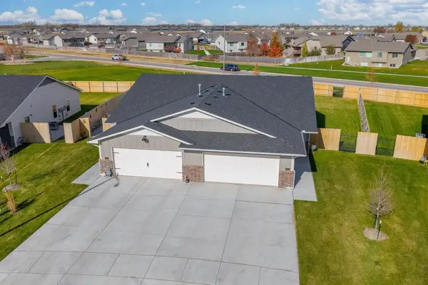 11828 W Graber Ct, Wichita, KS 67215