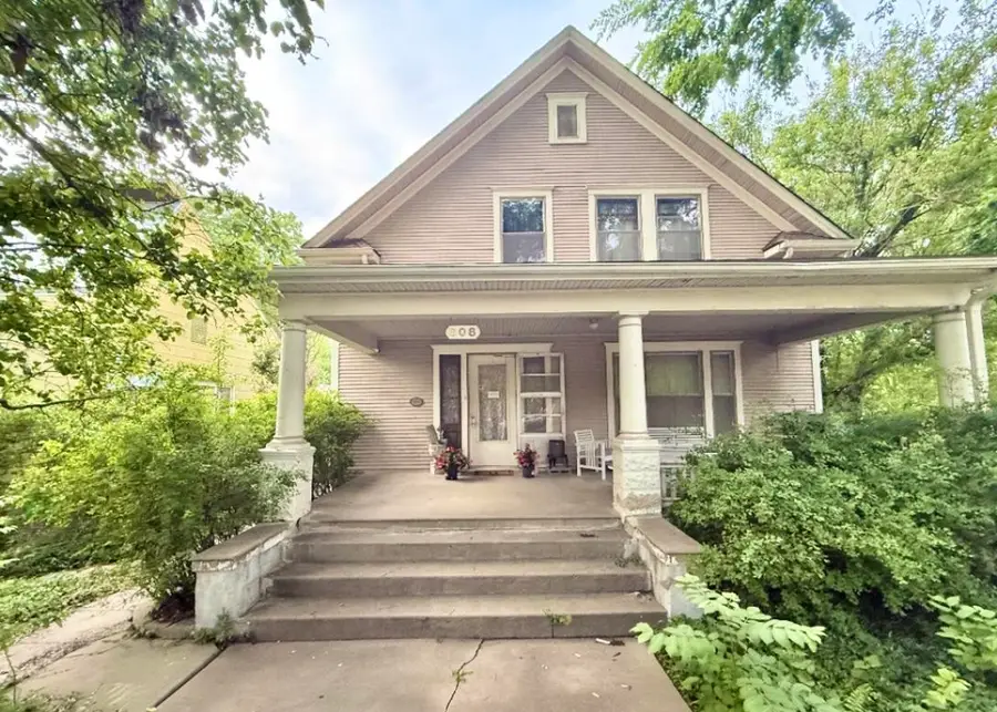 608 E 1st, Newton, KS 67114-3911 - #2