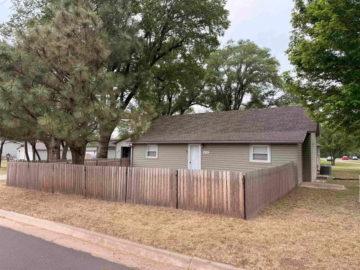 406 W Burns, Norwich, KS 67118 - #1