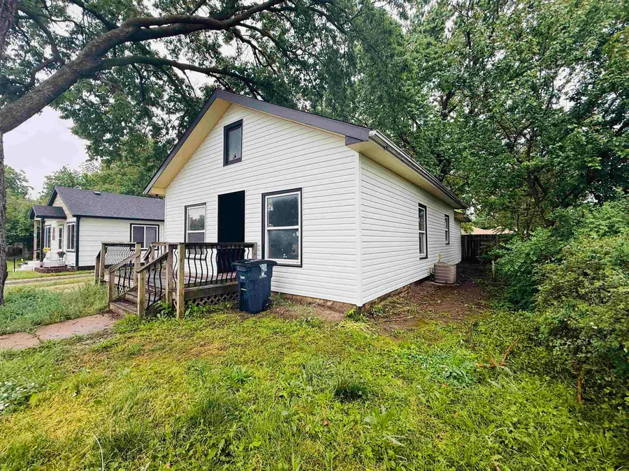 327 Residence St, El Dorado, KS 67042 - #3