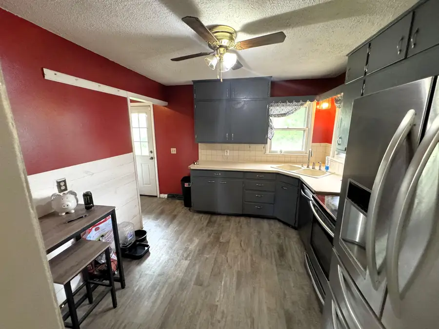 856 S Ohio St, Salina, KS 67401 - #3