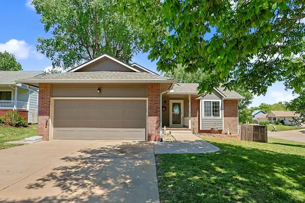 1396 E Longhorn Ct, Derby, KS 67037