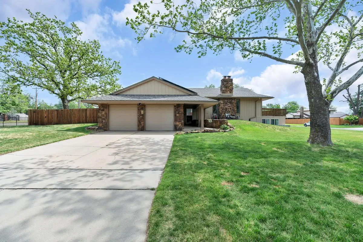 2120 N Hyacinth St, Wichita, KS 67203 - #1