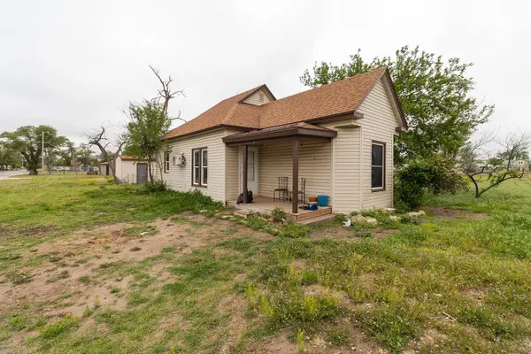 129 E Avenue, Hutchinson, KS 67501