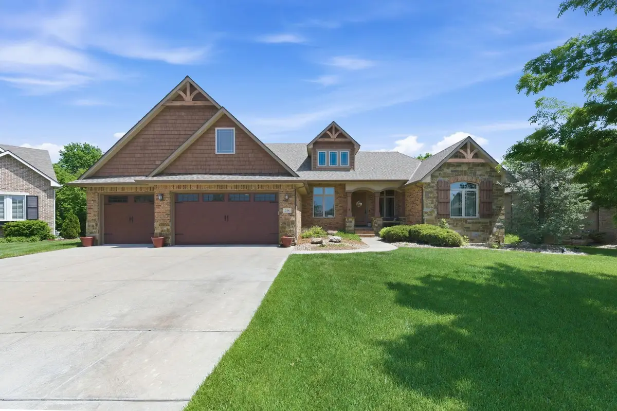 214 N City View Cir, Wichita, KS 67235 - #1