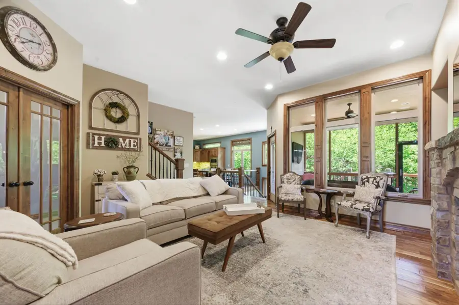 214 N City View Cir, Wichita, KS 67235 - #3