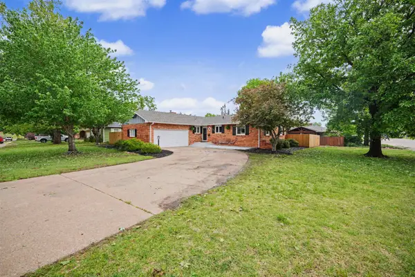 543 Crestwood Rd, Salina, KS 67401