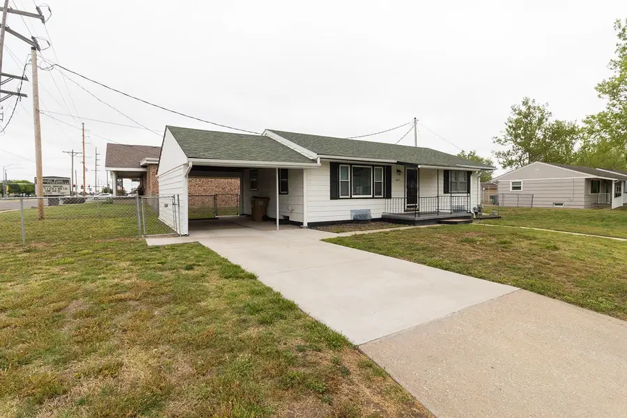 1614 Pleasant, Hutchinson, KS 67501 - #2