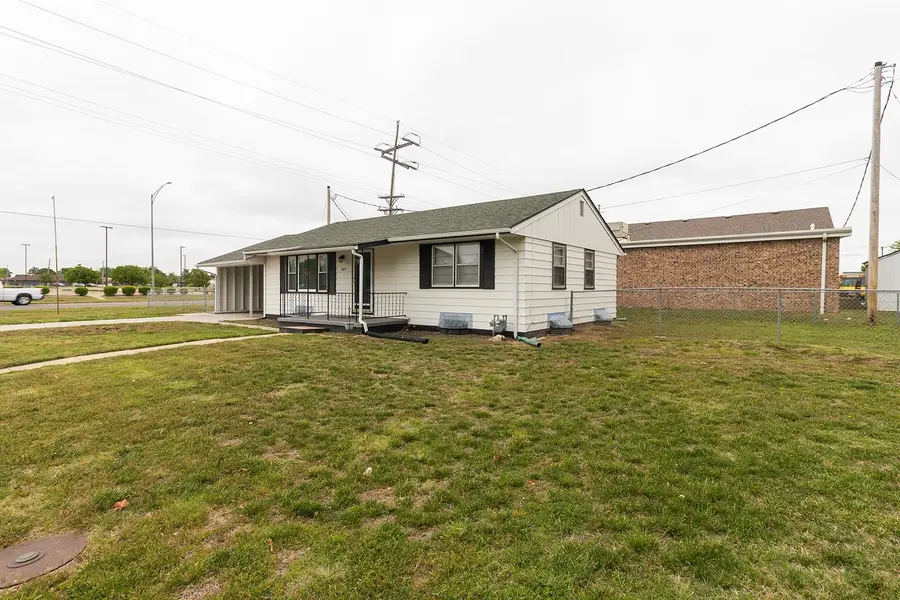 1614 Pleasant, Hutchinson, KS 67501 - #3