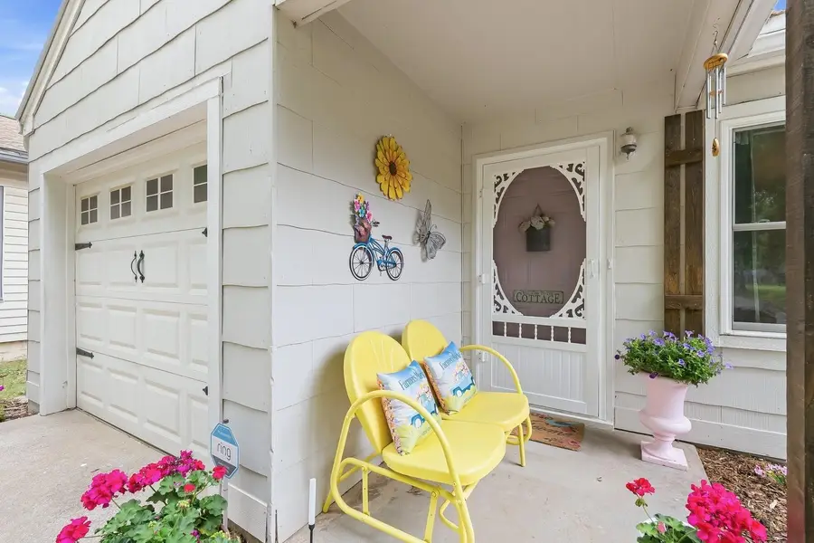 712 E 17th, Winfield, KS 67156 - #2