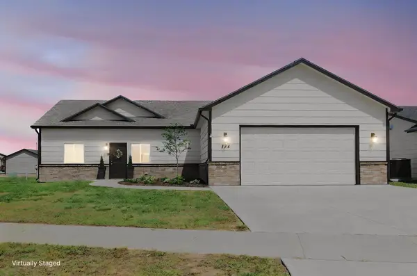 724 N Redbud Ave, Valley Center, KS 67147