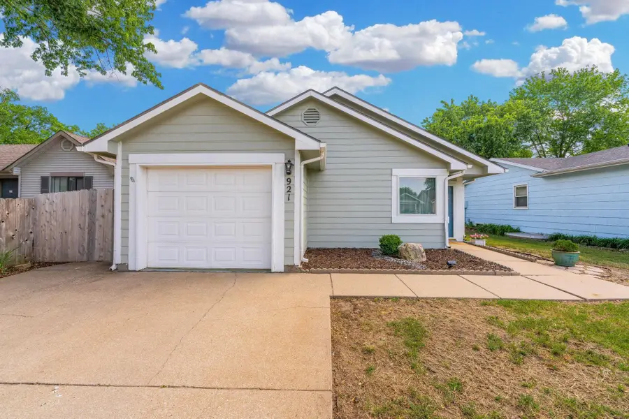 921 E 52nd St S, Wichita, KS 67216-3663 - #2