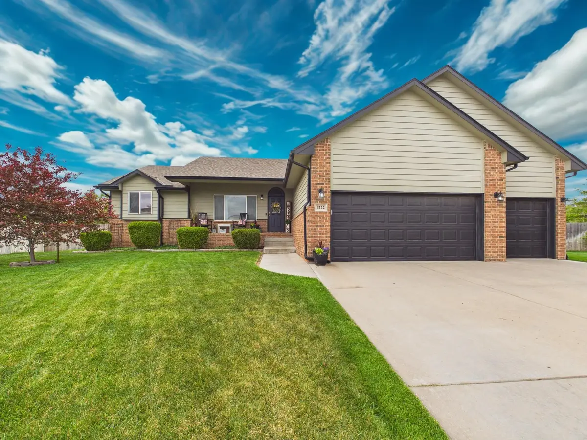 1222 N Oak Ridge Ct, Goddard, KS 67052 - #1