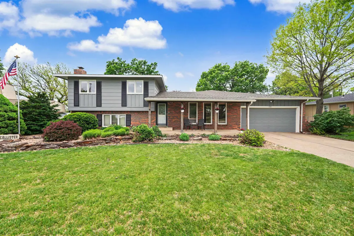 121 W Wayne Ave, Salina, KS 67401 - #1