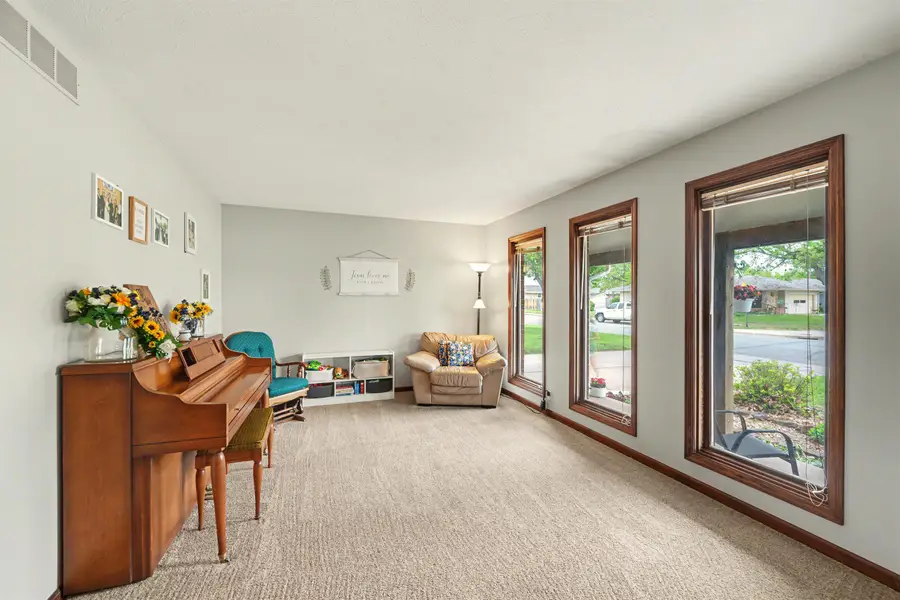 121 W Wayne Ave, Salina, KS 67401 - #2