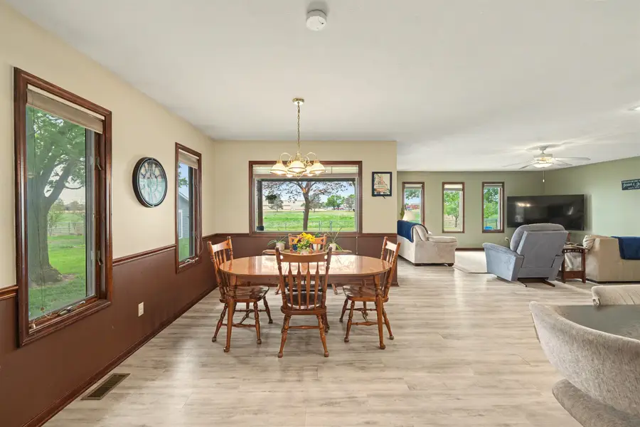 121 W Wayne Ave, Salina, KS 67401 - #3