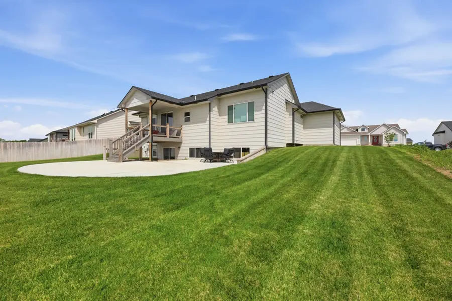 182 S Wellcrest Ct, Goddard, KS 67052 - #3