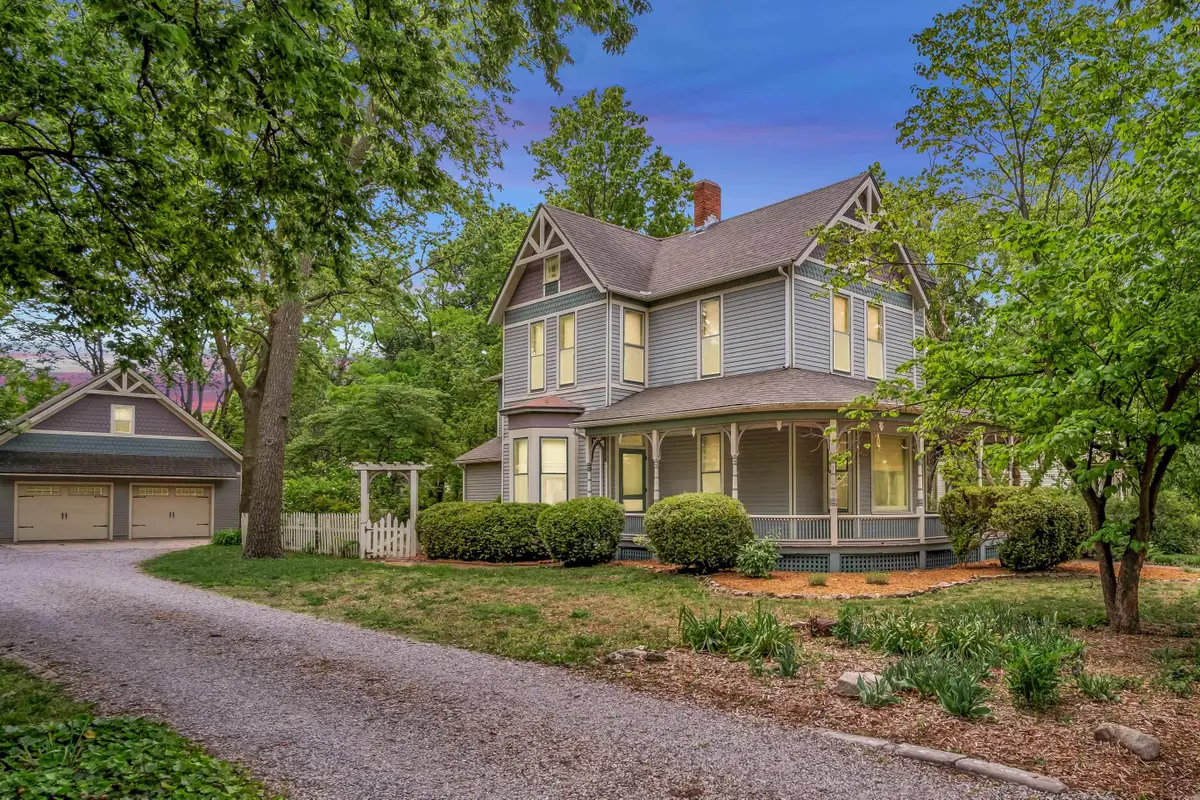 309 E 4th St, Newton, KS 67114 - #1