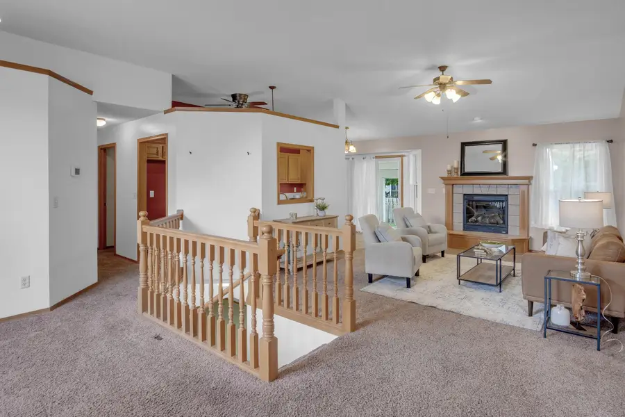 817 Country Ln, Newton, KS 67114 - #3