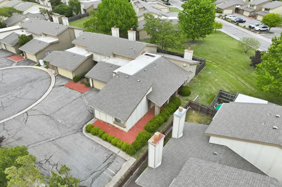 8201 E Harry St Unit 703, Wichita, KS 67207 - #2