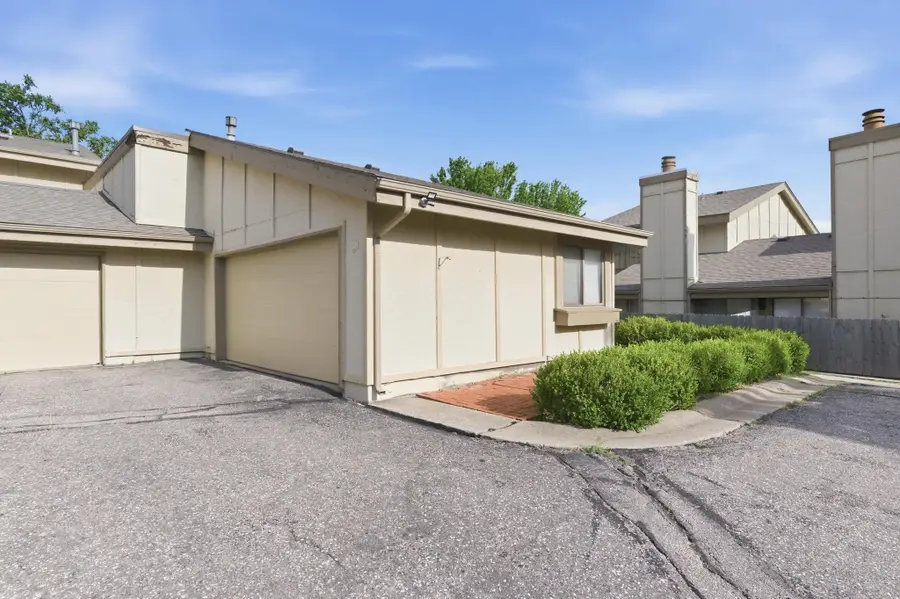 8201 E Harry St Unit 703, Wichita, KS 67207 - #3