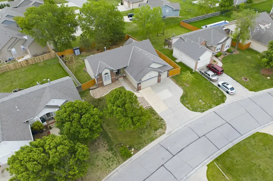 1024 N Crest St, Wichita, KS 67206 - #2