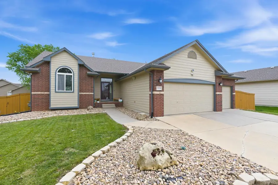 1024 N Crest St, Wichita, KS 67206 - #3