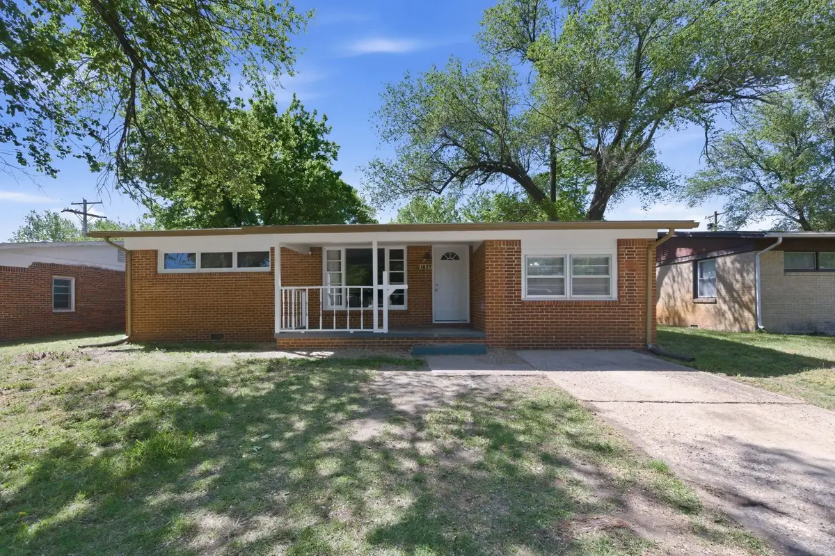 1227 E Alturas St, Wichita, KS 67216 - #1