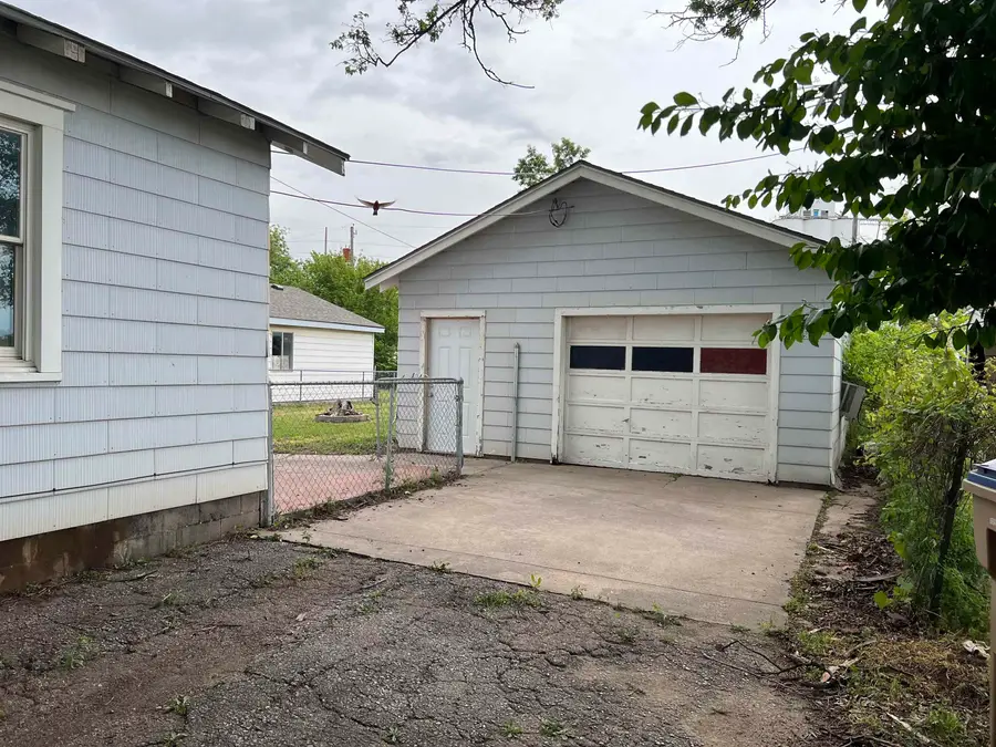 128 S Cedar Ave, Valley Center, KS 67147 - #3