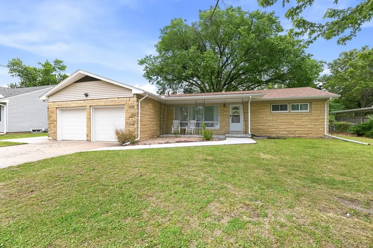 1202 Harrison St, Newton, KS 67114 - #1
